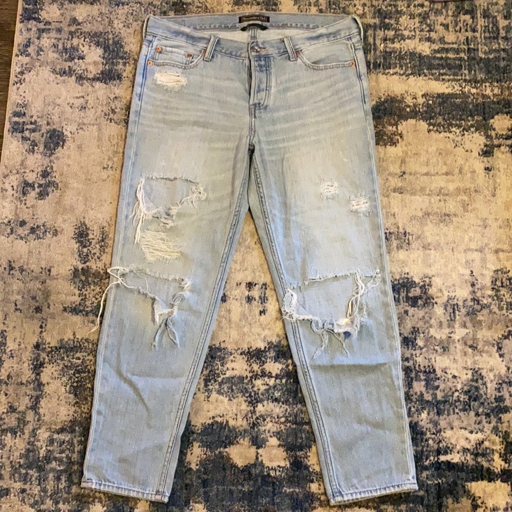 Boyfriend fit Abercrombie & Fitch light wash ripped jeans